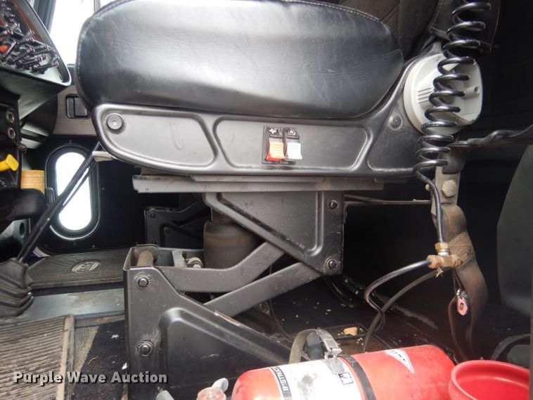 image for item DG5928 2001 Peterbilt 379 semi truck