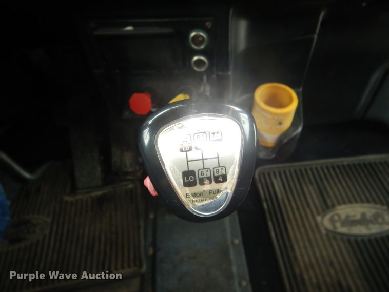 image for item DG5928 2001 Peterbilt 379 semi truck