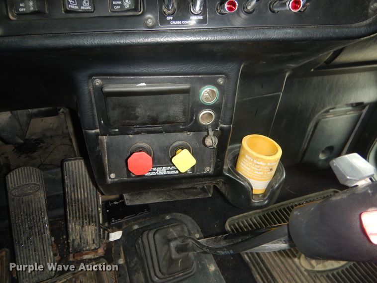 image for item DG5928 2001 Peterbilt 379 semi truck