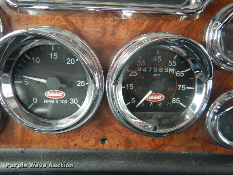 image for item DG5928 2001 Peterbilt 379 semi truck