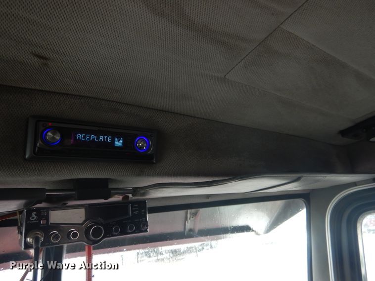 image for item DG5928 2001 Peterbilt 379 semi truck