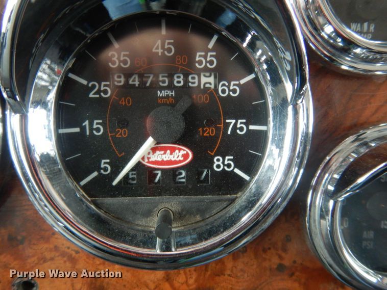 image for item DG5928 2001 Peterbilt 379 semi truck