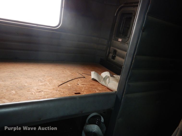 image for item DG5928 2001 Peterbilt 379 semi truck