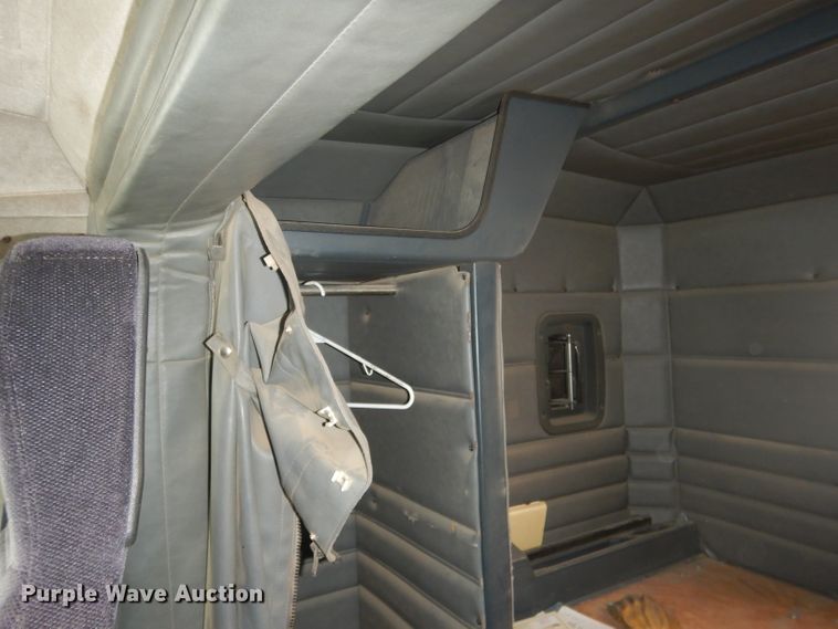 image for item DG5928 2001 Peterbilt 379 semi truck