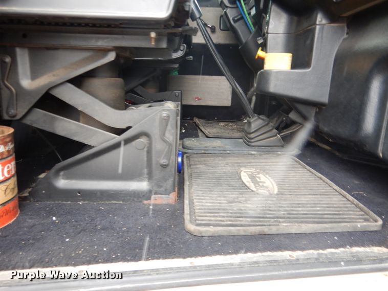 image for item DG5928 2001 Peterbilt 379 semi truck