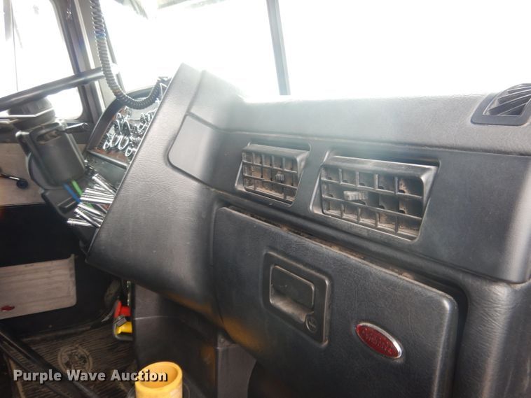 image for item DG5928 2001 Peterbilt 379 semi truck