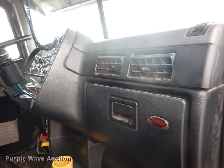 image for item DG5928 2001 Peterbilt 379 semi truck