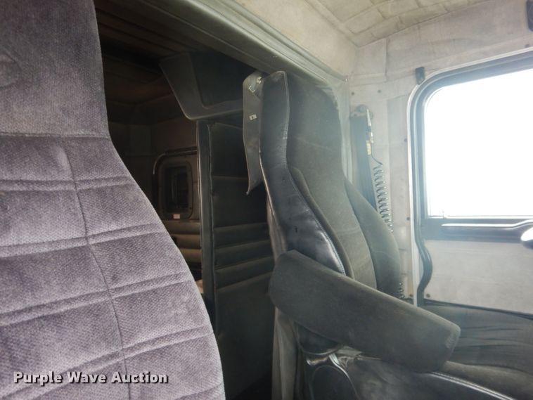 image for item DG5928 2001 Peterbilt 379 semi truck