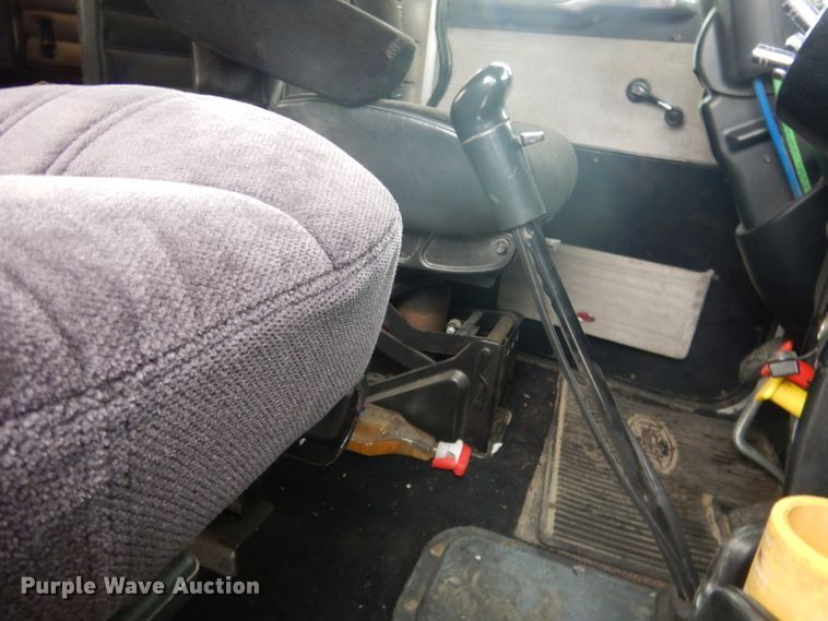 image for item DG5928 2001 Peterbilt 379 semi truck