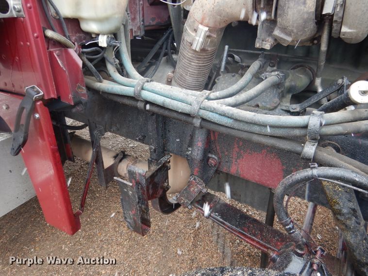 image for item DG5928 2001 Peterbilt 379 semi truck