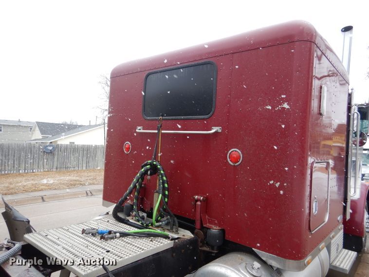 image for item DG5928 2001 Peterbilt 379 semi truck