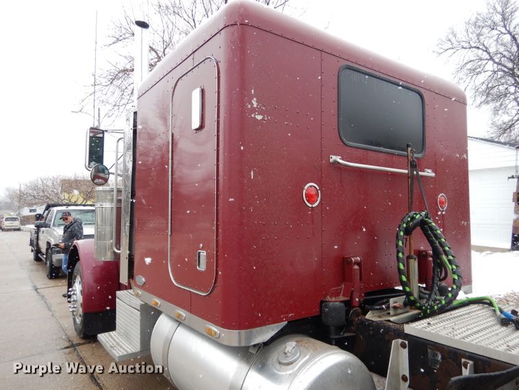 image for item DG5928 2001 Peterbilt 379 semi truck