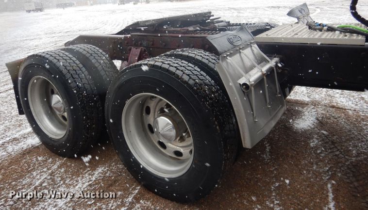 image for item DG5928 2001 Peterbilt 379 semi truck