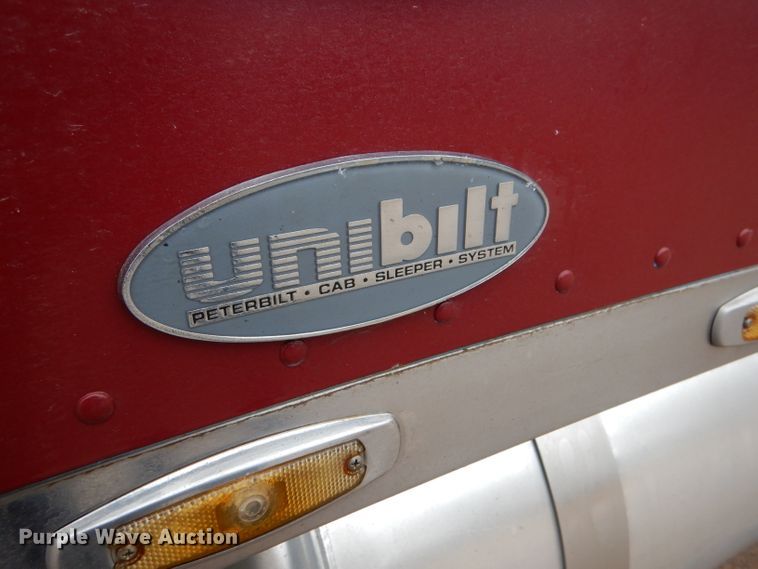 image for item DG5928 2001 Peterbilt 379 semi truck