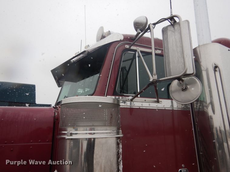 image for item DG5928 2001 Peterbilt 379 semi truck
