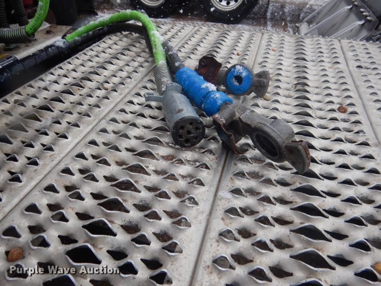 image for item DG5928 2001 Peterbilt 379 semi truck