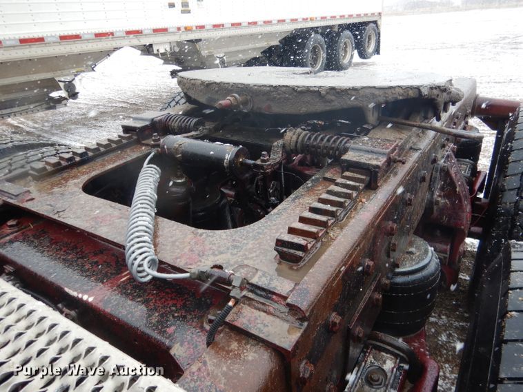 image for item DG5928 2001 Peterbilt 379 semi truck