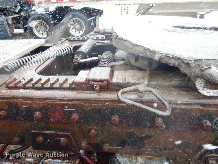 image for item DG5928 2001 Peterbilt 379 semi truck