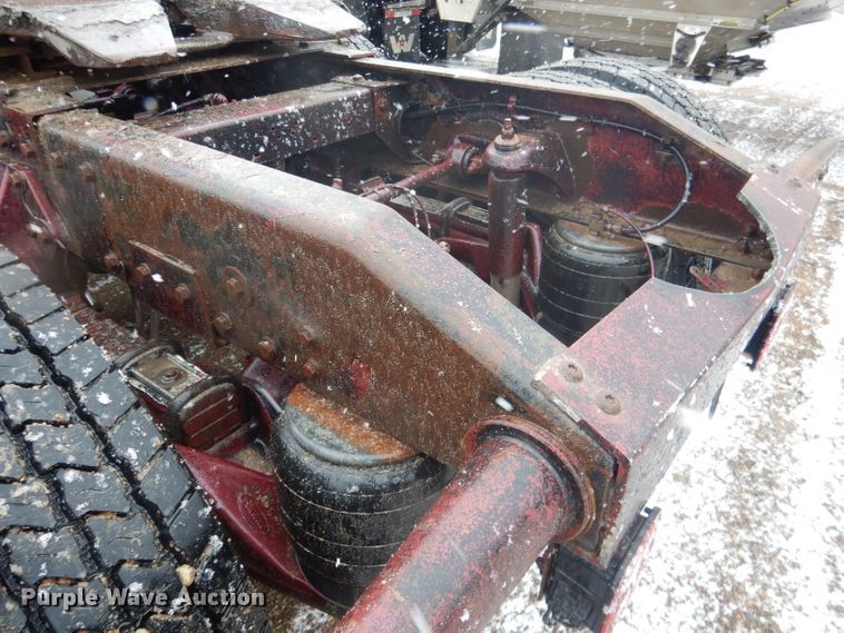 image for item DG5928 2001 Peterbilt 379 semi truck