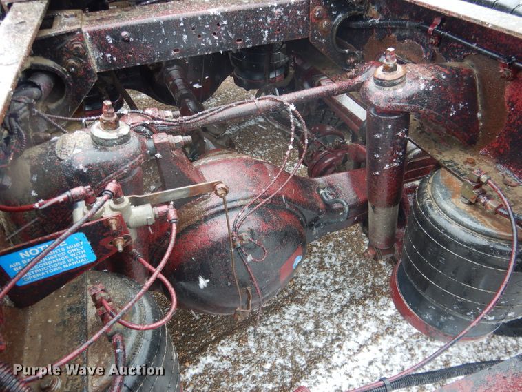 image for item DG5928 2001 Peterbilt 379 semi truck