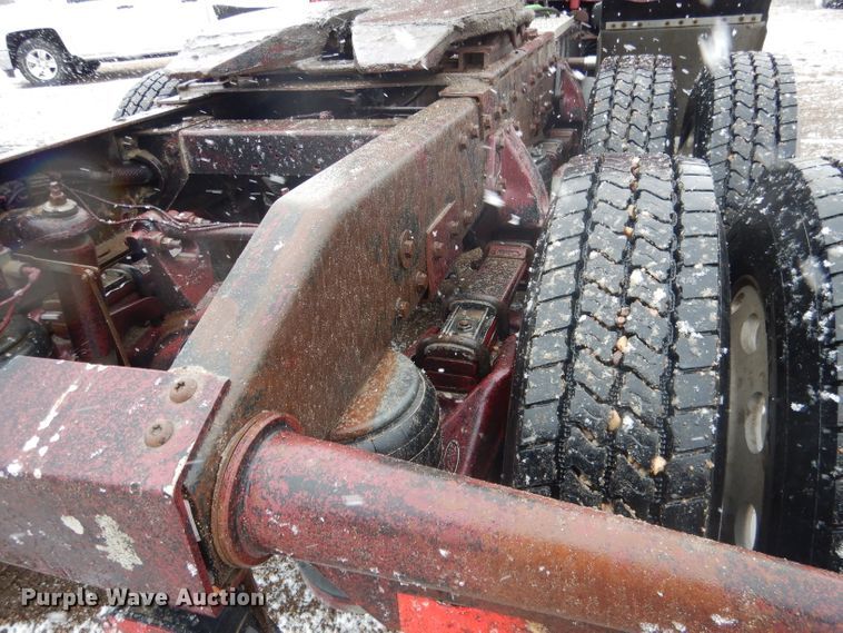 image for item DG5928 2001 Peterbilt 379 semi truck