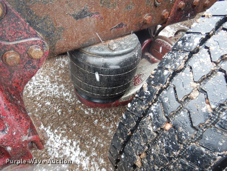 image for item DG5928 2001 Peterbilt 379 semi truck