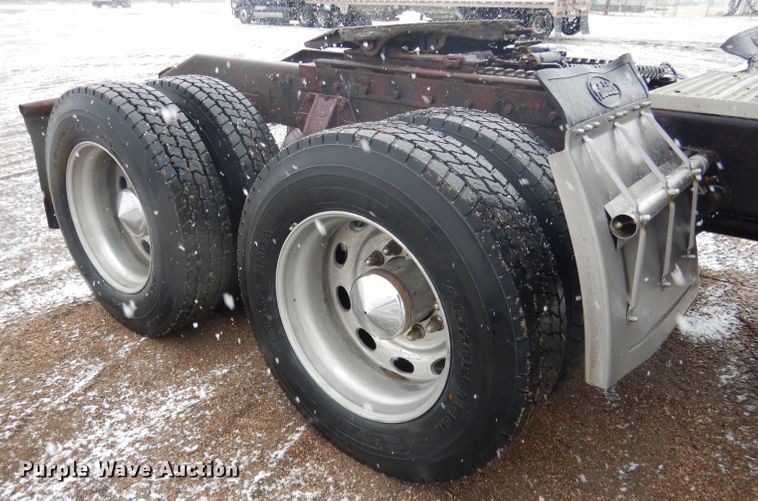 image for item DG5928 2001 Peterbilt 379 semi truck