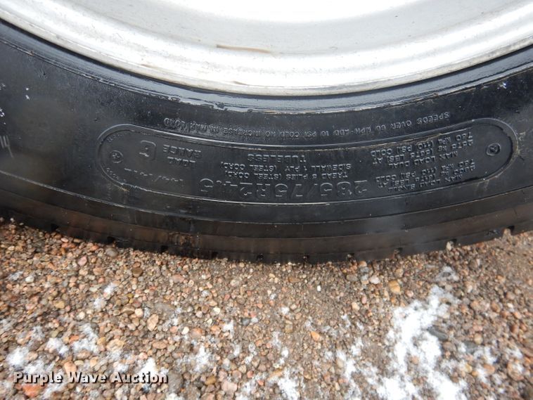 image for item DG5928 2001 Peterbilt 379 semi truck