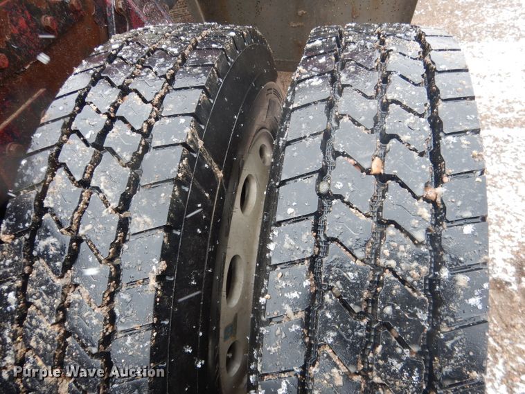 image for item DG5928 2001 Peterbilt 379 semi truck