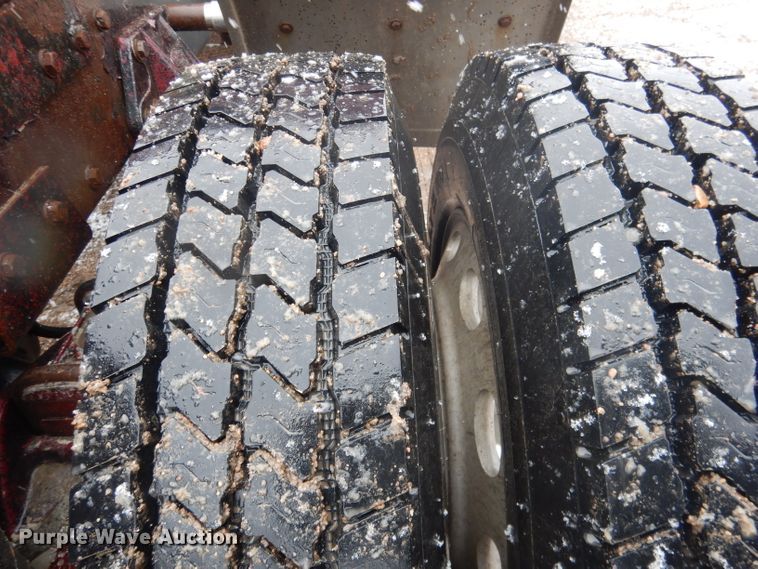 image for item DG5928 2001 Peterbilt 379 semi truck