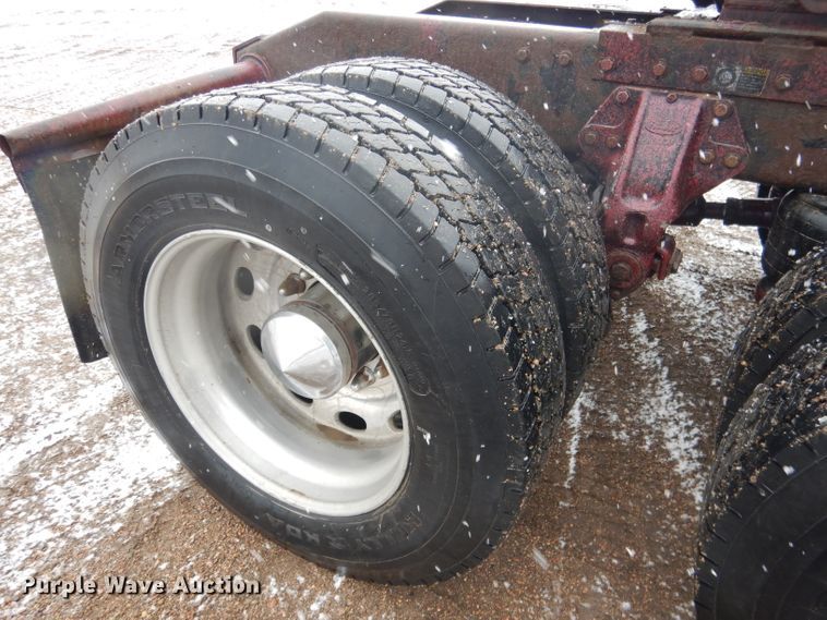 image for item DG5928 2001 Peterbilt 379 semi truck