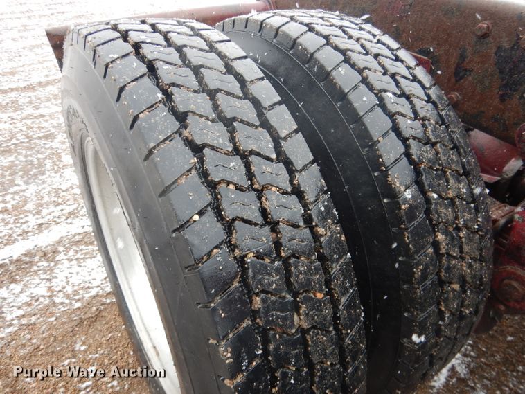 image for item DG5928 2001 Peterbilt 379 semi truck