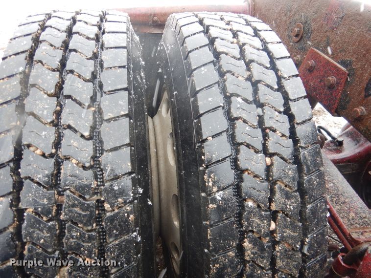 image for item DG5928 2001 Peterbilt 379 semi truck