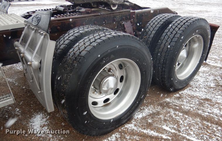 image for item DG5928 2001 Peterbilt 379 semi truck