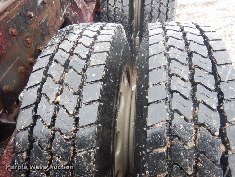 image for item DG5928 2001 Peterbilt 379 semi truck