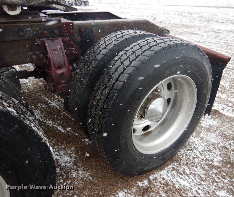 image for item DG5928 2001 Peterbilt 379 semi truck