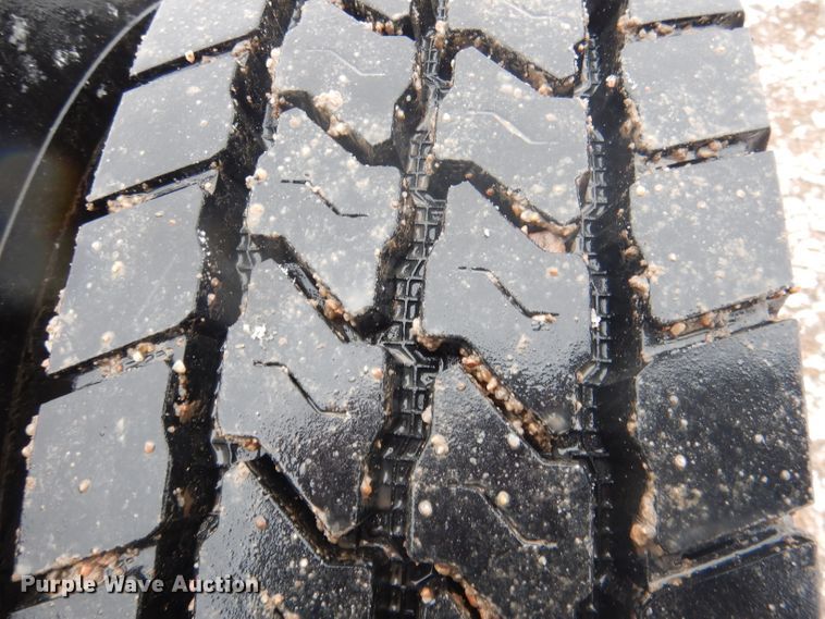 image for item DG5928 2001 Peterbilt 379 semi truck