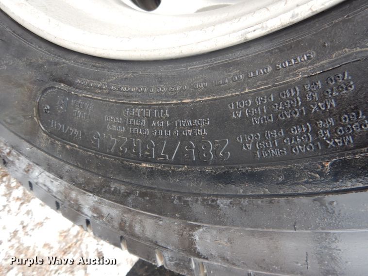 image for item DG5928 2001 Peterbilt 379 semi truck