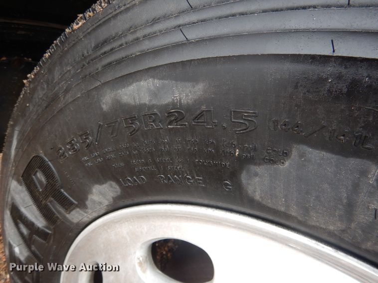 image for item DG5928 2001 Peterbilt 379 semi truck