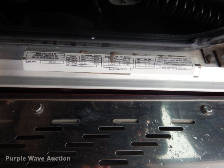 image for item DG5928 2001 Peterbilt 379 semi truck