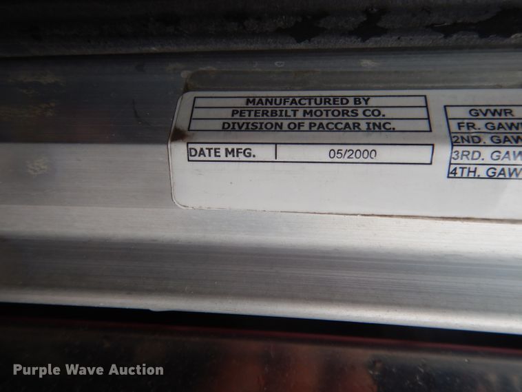 image for item DG5928 2001 Peterbilt 379 semi truck