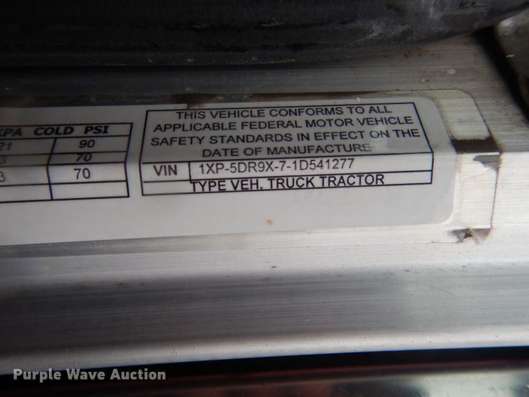 image for item DG5928 2001 Peterbilt 379 semi truck