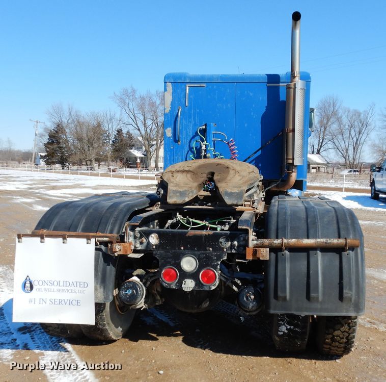 image for item DG6295 2007 Sterling LT9500 semi truck