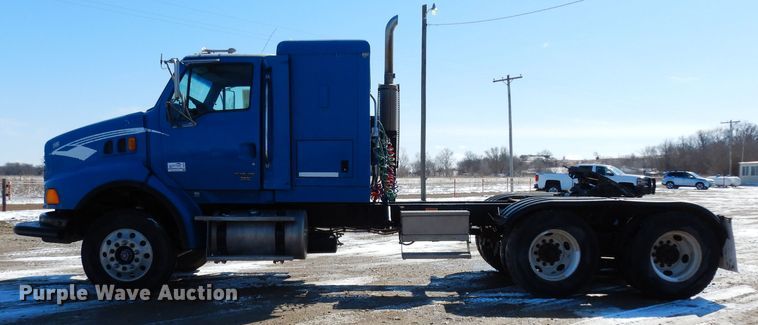 image for item DG6295 2007 Sterling LT9500 semi truck