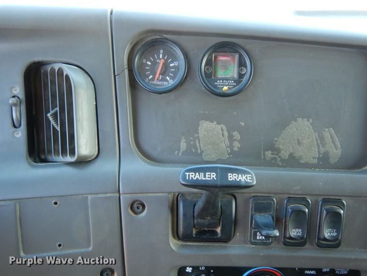 image for item DG6295 2007 Sterling LT9500 semi truck