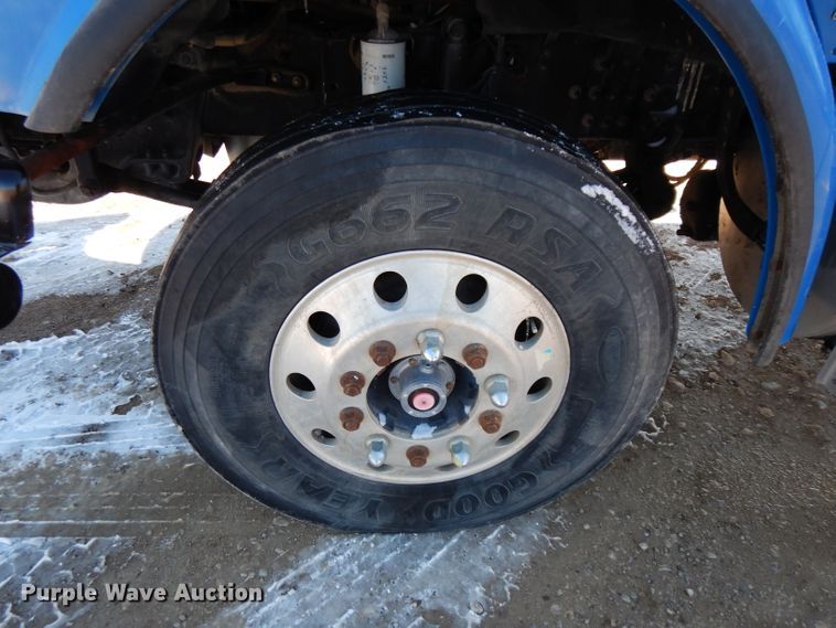 image for item DG6295 2007 Sterling LT9500 semi truck