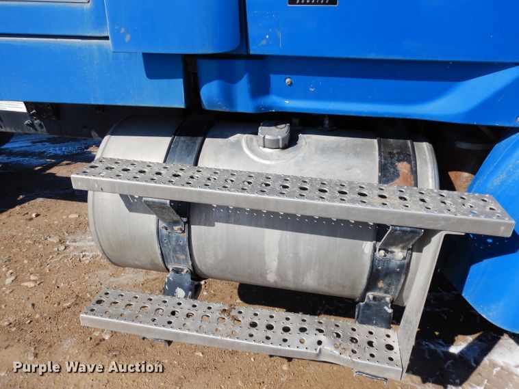 image for item DG6295 2007 Sterling LT9500 semi truck