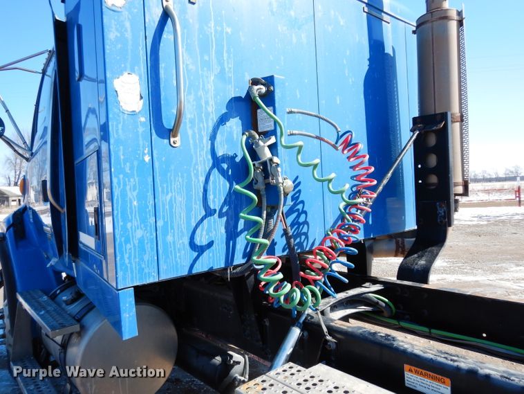 image for item DG6295 2007 Sterling LT9500 semi truck