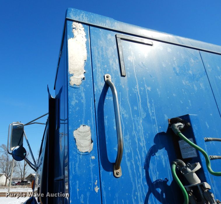 image for item DG6295 2007 Sterling LT9500 semi truck