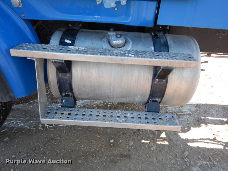 image for item DG6295 2007 Sterling LT9500 semi truck